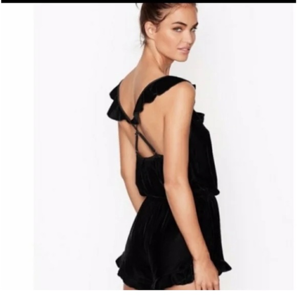 Victoria’s Secret black velour velvet romper size small - Picture 2 of 10